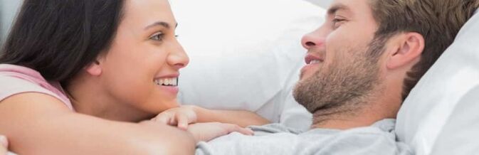 Սեռական ակտիվ տղամարդը կնոջ հետ